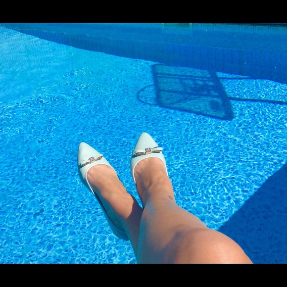 Butterfly Twist pointed toe flats 🥿🦋 - Picture 1 of 7